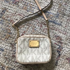 Small crossbody bag